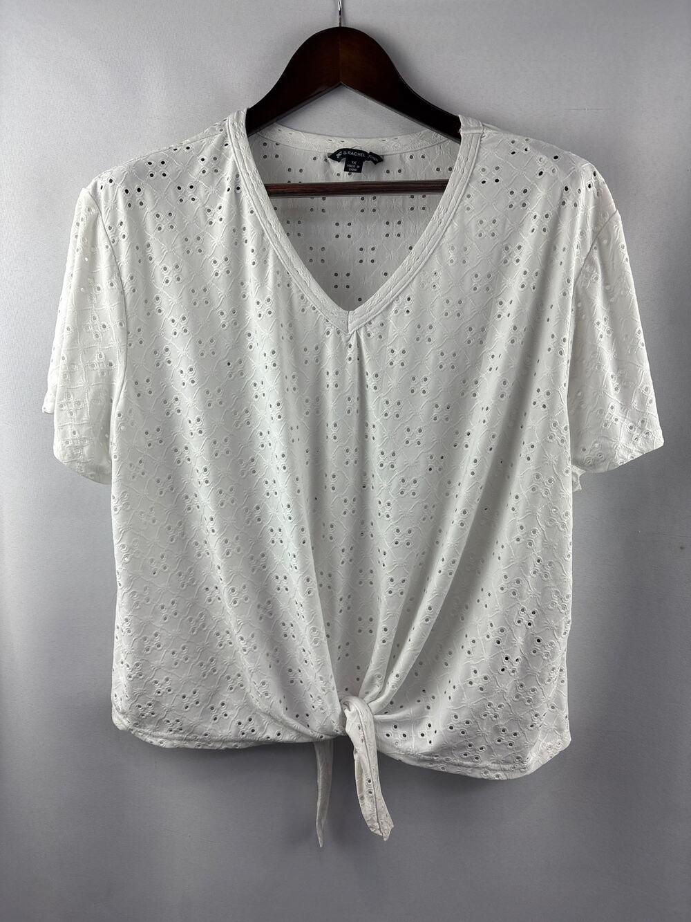Women’s Zac & Rachel Size 1X White V-Neck T-Shirt